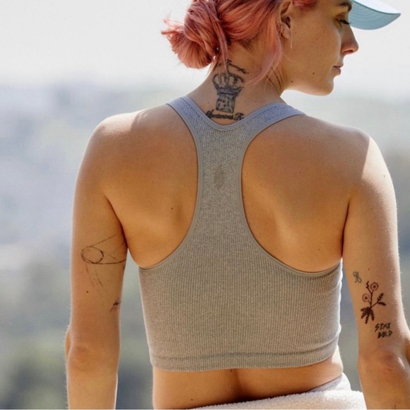 Free Throw Scoop Neck Cropped Top - Picture 3 of 12